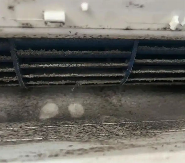 武清空调吹的风有股烧焦味是怎么回事